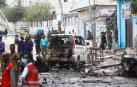 Lugar del atentado con el coche bomba en Mogadiscio