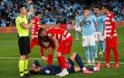 Los defensas del Granada se preocupan por Maximiano, lesionado tras detener un penalti a Iago Aspas