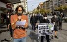 Uno de los integrantes de la plataforma, durante la lectura del comunicado ayer en Pamplona