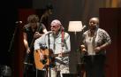 El Drogas presentó en el Teatro Gayarre su nueva propuesta al frente de su "akustik fraktion"