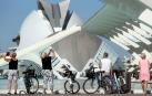 Turistas en la Ciudad de las Artes y las Ciencias de Valencia