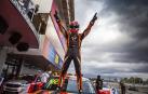 Brazos en alto de Mikel Azcona para celebrar su segundo título del TCR Europa, que logró el pasado 8 de octubre en el circuito de Barcelona