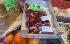 Pimientos del piquillo, pelados, envasados y debidamente etiquetados, en una tienda de Pamplona.