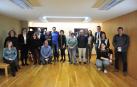 Riki Abad, en el centro, rodeado de familiares, amigos y representantes municipales y de asociaciones.