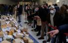 Miles de personas degustan y compran estos días en el International Cheese Festival de Oviedo cientos de variedades de queso