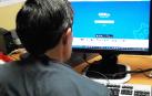 Un agente del Grupo de Delitos Informáticos de Policía Foral