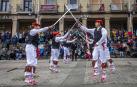 Festival de dantzaris en la plaza de los Burgos de Pamplona