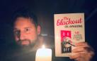 Mikel Navarro, con su libro 'The Blackout (El apagón)'