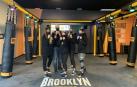 Alberto Campo, con el equipo que atiende el Brooklyn Fitboxing de Pamplona