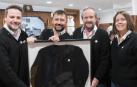 De izda. a dcha., el alcalde de Tudela, Alejandro Toquero; Fernando Litago, presidente del Ribera Atlético con la Elástica que recibió el club; Rafael Remírez de Ganuza (presidente de la Orden del Volatín), y la edil Irune García