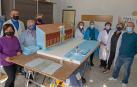 Belenistas de la asociación en las naves de Canasa, donde estos días ultiman los preparativos para sus instalaciones de Navidad
