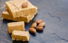 Almendras, azúcar, miel y clara de huevo son los ingredientes con los que se elabora el turrón blando.