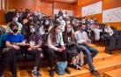 Varios de los chicos y chicas que participaron en el estudio realizado durante once meses en la presentación de los datos