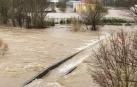 Puente viejo de Burlada, cubierto por el agua