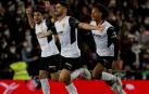 El defensa italiano del Valencia CF Cristiano Piccini (c) celebra su gol, segundo del equipo ante el Elche