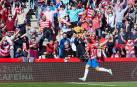 La grada ovaciona a Jorge Molina tras anotar uno de los tres goles que le marcó al Mallorca