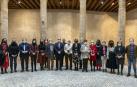 Al finalizar el acto de entrega del galardón, los presentes se realizaron una foto de familia en el patio del Palacio de Condestable