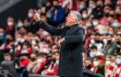 El técnico del Real Madrid, Carlo Ancelotti, da instrucciones a sus jugadores en el choque contra el Athletic en Bilbao