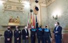 De izda. a dcha.; Ricardo Casamián (subinspector de Policía), Juan Cruz (Jefe de  Policía), Alejandro Toquero (alcalde), Carlos Navarro, Nacho Garbayo, Ainhoa Lizuáin y Ángel Sanz (concejal del PSN)