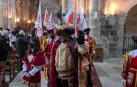 Melchor, Gaspar y Baltasar han accedido a la catedral de Tudela por la puerta sur de la calle Portal y, en el altar mayor, han adorado al Niño. En el templo han podido estar solo personas sentadas hasta completar el aforo.