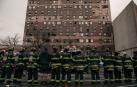 Los bomberos de Nueva York, ante el edificio siniestrado