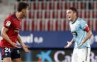 Lucas Torró y Iago Aspas en el duelo de ida en El Sadar