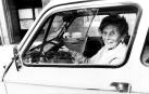 Sofía Echarri Luna, ya con 84 años, posó para Diario de Navarra al volante