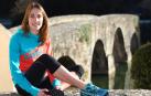 Naiara Irigoyen Indave, ingeniera de profesión y nueva campeona de España de carreras en nieve, ayer junto al Puente de la Trinidad (Villava)