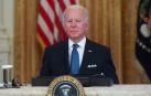 Joe Biden escuchando una pregunta de Fox News