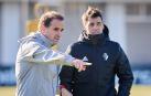 Jagoba Arrasate y Bittor Alkiza conversan en la sesión del pasado lunes en Tajonar