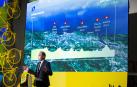 El director del Tour de Francia, Christian Prudhomme, interviene durante el actro celebrado este miércoles en Vitoria para dar a conocer los detalles de los recorridos de las tres primeras etapas de la edición 2023 de la carrera francesa que arrancará en