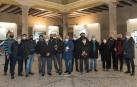 Algunos de los artistas participantes en el proyecto solidario con Villa Javier posaron juntos este jueves en el patio de la UNED, donde están expuestas las obras donadas