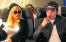 Lily James, como Pamela Anderson, y Sebastian Stan, como Tommy Lee