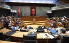 Foto del pleno del Parlamento de Navarra celebrado el día 24 de febrero de 2022 en el que NA+ cuestiona el nuevo nombramiento de Comunicación
