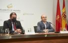 El presidente del Parlamento de Navarra, Unai Hualde, y el  secretario general de la UPNA, Roldán Jimeno