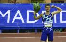 Asier Martínez celebra el triunfo conseguido en el World Indoor Tour de Madrid