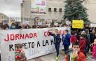 Padres e hijos, al inicio de la manifestación este viernes por la tarde