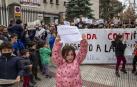 Familias de San Juan de la Cadena protestan contra la denegación de la jornada continua
