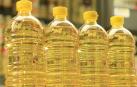 Varias botellas de aceite de girasol en un supermercado