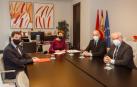 De izquierda a derecha: el consejero de Desarrollo Económico y Empresarial, Mikel Irujo; la presidenta del Gobierno de Navarra, María Chivite; Juan Corral, director Comercial de Air Nostrum; y Antonio de No, director de Comunicación, Marketing y Relaciones Institucionales