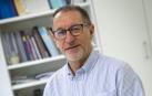 El psicólogo clínico guipuzcoano Iñaki Arrizabalaga Etxegoena, de 59 años, es el gerente de la Red de Salud Mental de Navarra. En la imagen, en su despacho, el lunes