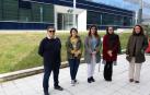 Personas voluntarias de colectivos provida, delante de la clínica Ansoáin