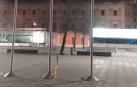 La bandera de España, caída ya de lo alto del mástil