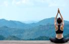 Mujer practicando yoga