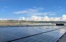 alcón Electrónica ha instalado sobre el tejado de su sede en Peralta los suficientes paneles solares como para cubrir entre el 30% y el 40% de sus necesidades eléctricas