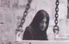Uno de los fotografamas del documental Aquí no hay nada que comprender en el que aparece la propia Elena Asins, un material conservado en el Museo Reina Sofía