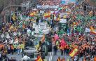 arios tractores y  manifestantes con pancartas, bandera, durante la marcha `20M¿, a 20 de marzo de 2022, en Madrid (España)