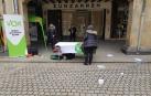 Mesa de VOX en Estella después de ser vandalizada
