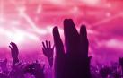 Según un estudio, tanto adolescentes como adultos dedicamos al menos tres horas del día a escuchar música