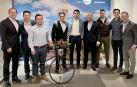 A la izquierda, Mauricio Guijarro, vicepresidente de ventas para las Américas de Veridas, y Eduardo Azanza, director general de la compañía, junto a parte del equipo en la sede de Ciudad de México.